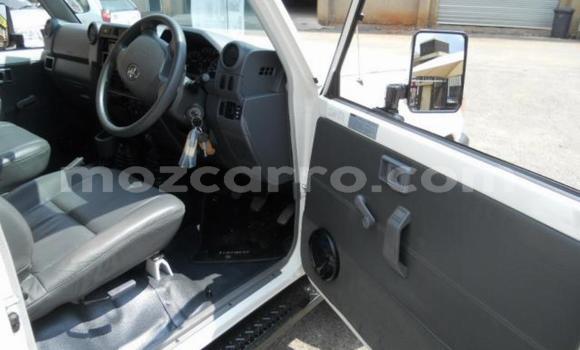 Comprar Usado Toyota Land Cruiser Branco Carro em Maputo em Maputo Comprar Usado Toyota Land Cruiser Branco Carro em Maputo em Maputo