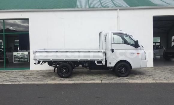 Comprar Usado Hyundai H200 Branco Carro em Maputo em Maputo Comprar Usado Hyundai H200 Branco Carro em Maputo em Maputo