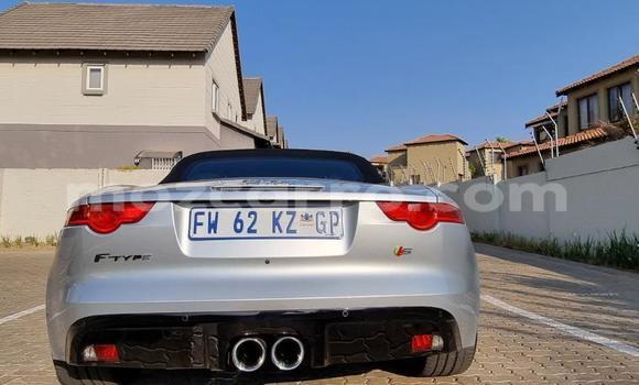 Comprar Usado Jaguar F-Pace Branco Carro em Maputo em Maputo Comprar Usado Jaguar F-Pace Branco Carro em Maputo em Maputo