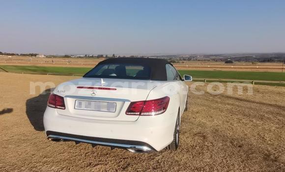 Tenga Tsaru Mercedes‒Benz E-Class Chena Mota in Maputo in Maputo Tenga Tsaru Mercedes‒Benz E-Class Chena Mota in Maputo in Maputo