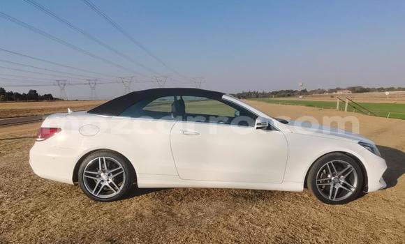 Tenga Tsaru Mercedes‒Benz E-Class Chena Mota in Maputo in Maputo Tenga Tsaru Mercedes‒Benz E-Class Chena Mota in Maputo in Maputo