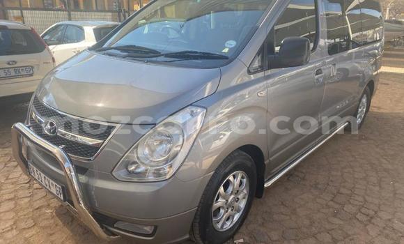 Comprar Usado Hyundai H1 Verde Carro em Maputo em Maputo Comprar Usado Hyundai H1 Verde Carro em Maputo em Maputo