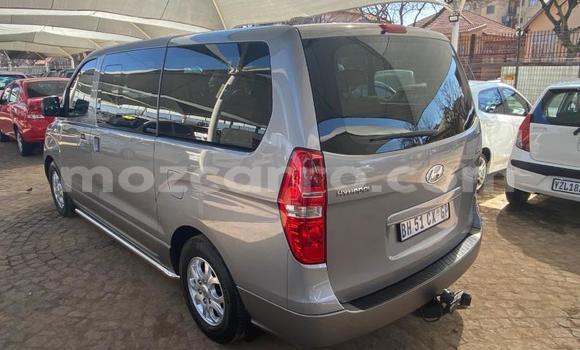 Comprar Usado Hyundai H1 Verde Carro em Maputo em Maputo Comprar Usado Hyundai H1 Verde Carro em Maputo em Maputo