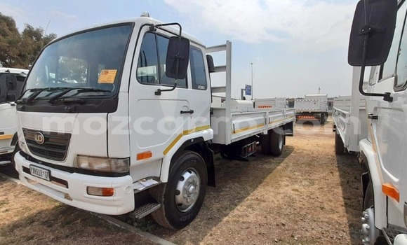 Comprar Usado Nissan UD Branco Caminhão em Maputo em Maputo Comprar Usado Nissan UD Branco Caminhão em Maputo em Maputo