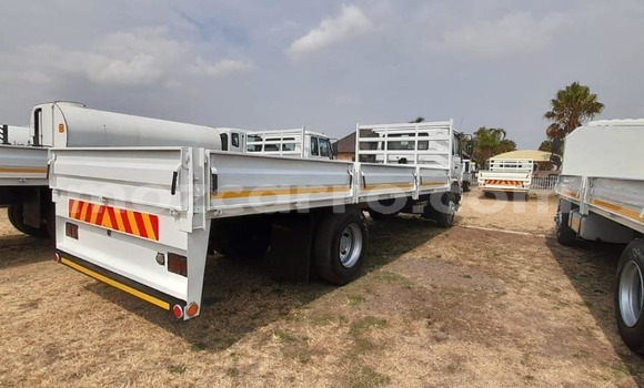 Comprar Usado Nissan UD Branco Caminhão em Maputo em Maputo Comprar Usado Nissan UD Branco Caminhão em Maputo em Maputo