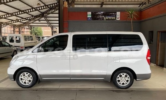 Comprar Usado Hyundai H1 Branco Carro em Maputo em Maputo Comprar Usado Hyundai H1 Branco Carro em Maputo em Maputo