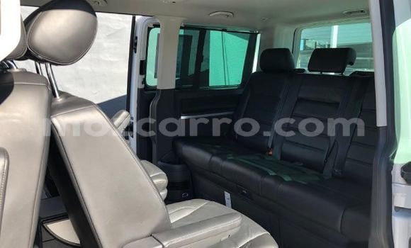 Comprar Usado Volkswagen Caravelle Branco Carro em Maputo em Maputo Comprar Usado Volkswagen Caravelle Branco Carro em Maputo em Maputo