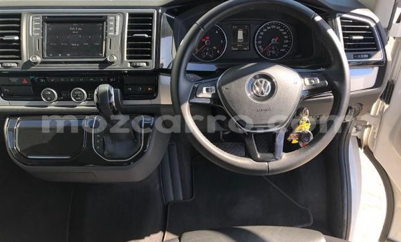 Comprar Usado Volkswagen Caravelle Branco Carro em Maputo em Maputo Comprar Usado Volkswagen Caravelle Branco Carro em Maputo em Maputo