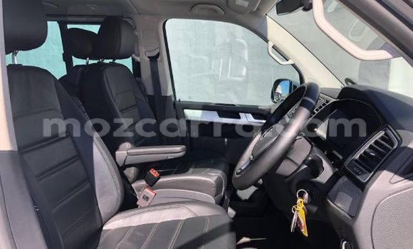Comprar Usado Volkswagen Caravelle Branco Carro em Maputo em Maputo Comprar Usado Volkswagen Caravelle Branco Carro em Maputo em Maputo