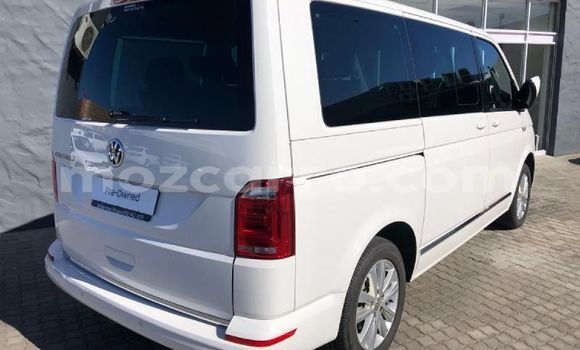 Comprar Usado Volkswagen Caravelle Branco Carro em Maputo em Maputo Comprar Usado Volkswagen Caravelle Branco Carro em Maputo em Maputo