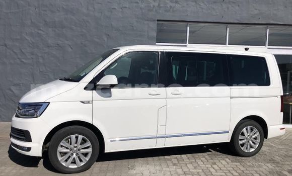 Comprar Usado Volkswagen Caravelle Branco Carro em Maputo em Maputo Comprar Usado Volkswagen Caravelle Branco Carro em Maputo em Maputo