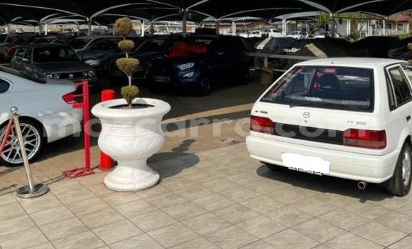 Comprar Usado Mazda 323 Branco Carro em Maputo em Maputo Comprar Usado Mazda 323 Branco Carro em Maputo em Maputo
