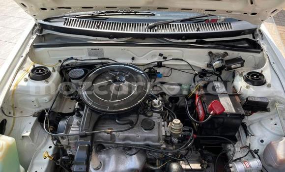 Comprar Usado Mazda 323 Branco Carro em Maputo em Maputo Comprar Usado Mazda 323 Branco Carro em Maputo em Maputo