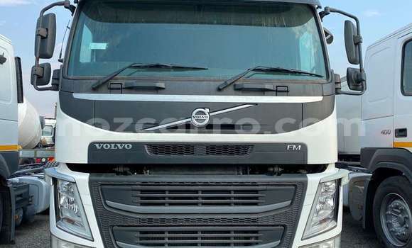 Comprar Usado Volvo F4 Branco Caminhão em Maputo em Maputo Comprar Usado Volvo F4 Branco Caminhão em Maputo em Maputo