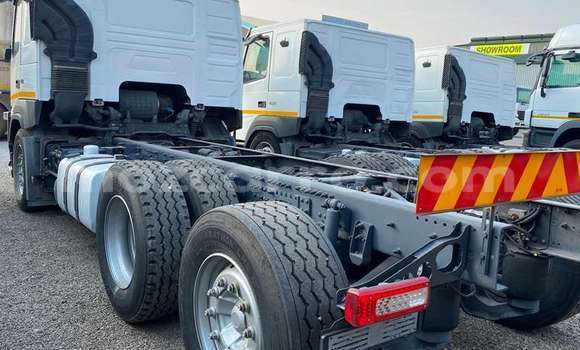 Comprar Usado Volvo F4 Branco Caminhão em Maputo em Maputo Comprar Usado Volvo F4 Branco Caminhão em Maputo em Maputo