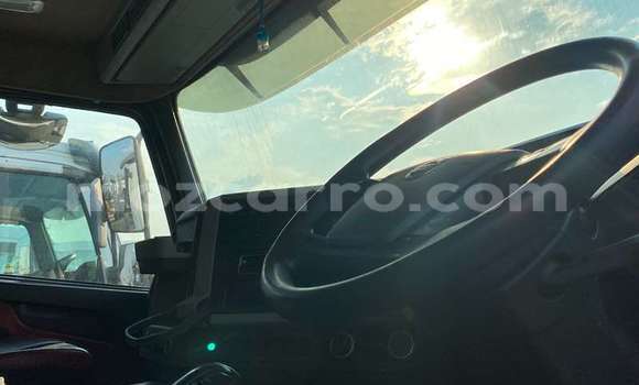 Comprar Usado Volvo F4 Branco Caminhão em Maputo em Maputo Comprar Usado Volvo F4 Branco Caminhão em Maputo em Maputo