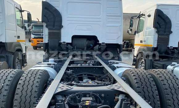 Comprar Usado Volvo F4 Branco Caminhão em Maputo em Maputo Comprar Usado Volvo F4 Branco Caminhão em Maputo em Maputo