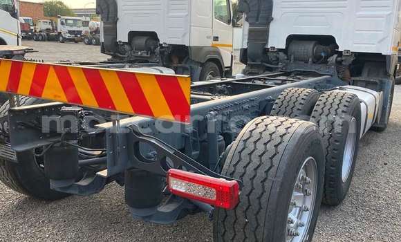 Comprar Usado Volvo F4 Branco Caminhão em Maputo em Maputo Comprar Usado Volvo F4 Branco Caminhão em Maputo em Maputo