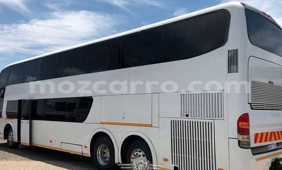 Comprar Usado Volvo F4 Branco Caminhão em Maputo em Maputo Comprar Usado Volvo F4 Branco Caminhão em Maputo em Maputo