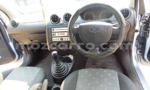 Comprar Usado Volvo F4 Branco Caminhão em Maputo em Maputo Comprar Usado Volvo F4 Branco Caminhão em Maputo em Maputo