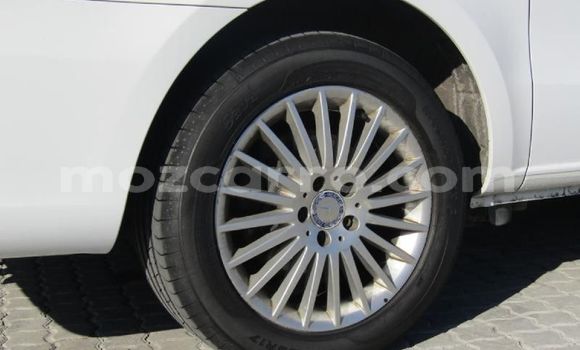 Tenga Tsaru Mercedes‒Benz Vito Chena Mota in Búzi in Sofala Tenga Tsaru Mercedes‒Benz Vito Chena Mota in Búzi in Sofala