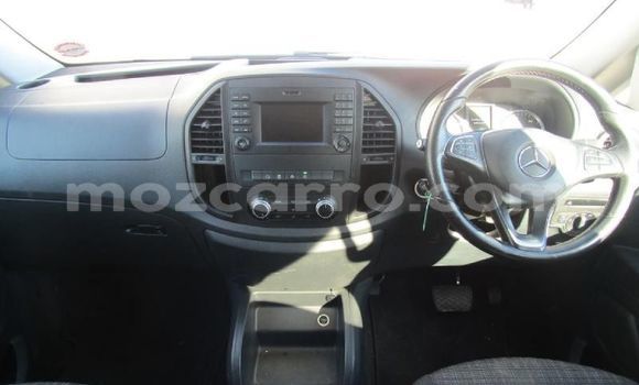 Tenga Tsaru Mercedes‒Benz Vito Chena Mota in Búzi in Sofala Tenga Tsaru Mercedes‒Benz Vito Chena Mota in Búzi in Sofala