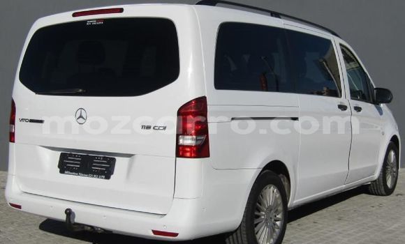 Tenga Tsaru Mercedes‒Benz Vito Chena Mota in Búzi in Sofala Tenga Tsaru Mercedes‒Benz Vito Chena Mota in Búzi in Sofala