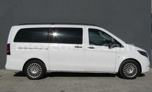 Tenga Tsaru Mercedes‒Benz Vito Chena Mota in Búzi in Sofala Tenga Tsaru Mercedes‒Benz Vito Chena Mota in Búzi in Sofala