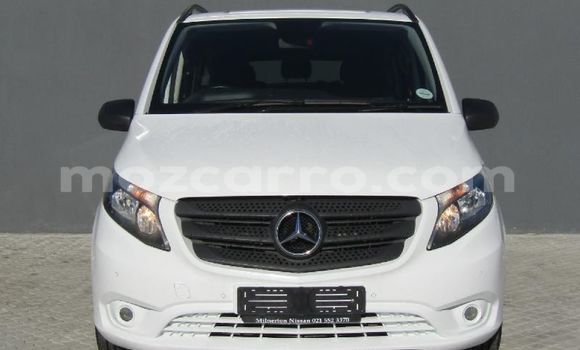 Tenga Tsaru Mercedes‒Benz Vito Chena Mota in Búzi in Sofala Tenga Tsaru Mercedes‒Benz Vito Chena Mota in Búzi in Sofala