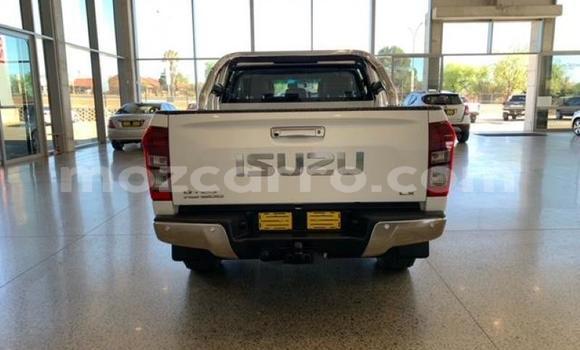 Comprar Usado Isuzu KB Branco Carro em Maputo em Maputo Comprar Usado Isuzu KB Branco Carro em Maputo em Maputo