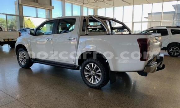 Comprar Usado Isuzu KB Branco Carro em Maputo em Maputo Comprar Usado Isuzu KB Branco Carro em Maputo em Maputo