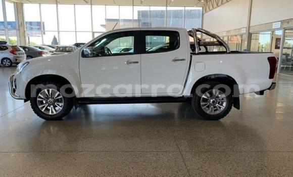 Comprar Usado Isuzu KB Branco Carro em Maputo em Maputo Comprar Usado Isuzu KB Branco Carro em Maputo em Maputo