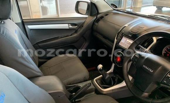 Comprar Usado Isuzu KB Branco Carro em Maputo em Maputo Comprar Usado Isuzu KB Branco Carro em Maputo em Maputo