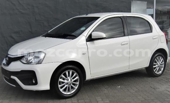 Comprar Usado Toyota Etios Branco Carro em Beira em Sofala