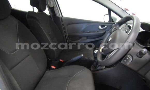 Tenga Tsaru Renault Clio Chena Mota in Boane in Maputo Tenga Tsaru Renault Clio Chena Mota in Boane in Maputo