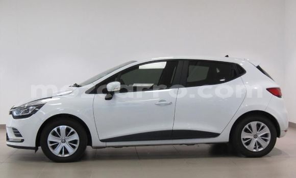 Tenga Tsaru Renault Clio Chena Mota in Boane in Maputo Tenga Tsaru Renault Clio Chena Mota in Boane in Maputo