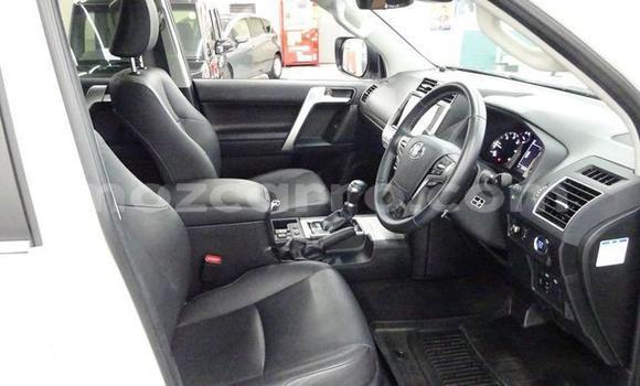Buy Used Toyota Land Cruiser Prado White Car in Maputo in Maputo Buy Used Toyota Land Cruiser Prado White Car in Maputo in Maputo