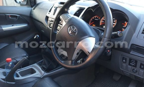 Nunua Ilio tumika Toyota Hilux Fedha Gari ndani ya Maputo nchini Maputo Nunua Ilio tumika Toyota Hilux Fedha Gari ndani ya Maputo nchini Maputo