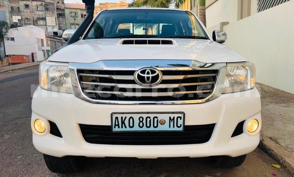 Buy Used Toyota Hilux White Car in Maputo in Maputo