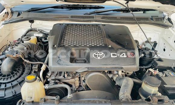 Nunua Ilio tumika Toyota Hilux Nyeupe Gari ndani ya Maputo nchini Maputo Nunua Ilio tumika Toyota Hilux Nyeupe Gari ndani ya Maputo nchini Maputo