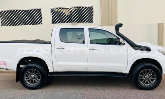 Nunua Ilio tumika Toyota Hilux Nyeupe Gari ndani ya Maputo nchini Maputo Nunua Ilio tumika Toyota Hilux Nyeupe Gari ndani ya Maputo nchini Maputo