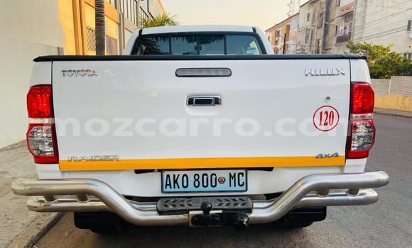 Nunua Ilio tumika Toyota Hilux Nyeupe Gari ndani ya Maputo nchini Maputo Nunua Ilio tumika Toyota Hilux Nyeupe Gari ndani ya Maputo nchini Maputo