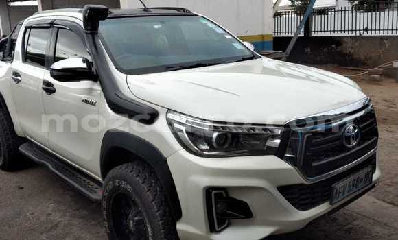 Nunua Ilio tumika Toyota Hiluxe Revo Nyeupe Gari ndani ya Maputo nchini Maputo