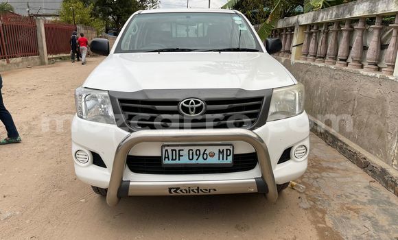 Nunua Ilio tumika Toyota Hilux Nyeupe Gari ndani ya Maputo nchini Maputo Nunua Ilio tumika Toyota Hilux Nyeupe Gari ndani ya Maputo nchini Maputo