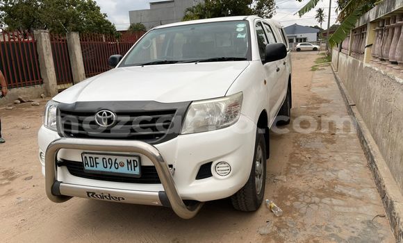 Nunua Ilio tumika Toyota Hilux Nyeupe Gari ndani ya Maputo nchini Maputo Nunua Ilio tumika Toyota Hilux Nyeupe Gari ndani ya Maputo nchini Maputo