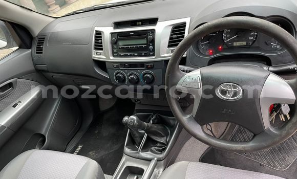 Nunua Ilio tumika Toyota Hilux Nyeupe Gari ndani ya Maputo nchini Maputo Nunua Ilio tumika Toyota Hilux Nyeupe Gari ndani ya Maputo nchini Maputo