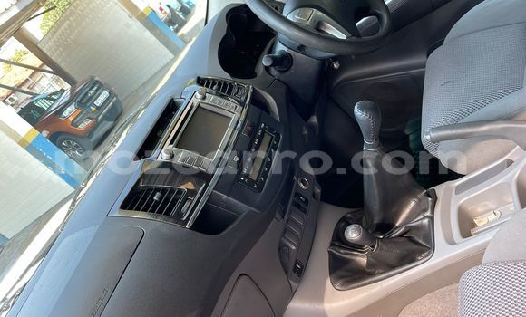 Nunua Ilio tumika Toyota Hilux Nyeupe Gari ndani ya Maputo nchini Maputo Nunua Ilio tumika Toyota Hilux Nyeupe Gari ndani ya Maputo nchini Maputo