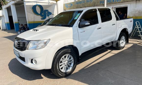 Tenga Tsaru Toyota Hilux Chena Mota in Maputo in Maputo