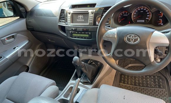 Nunua Ilio tumika Toyota Hilux Nyeupe Gari ndani ya Maputo nchini Maputo Nunua Ilio tumika Toyota Hilux Nyeupe Gari ndani ya Maputo nchini Maputo