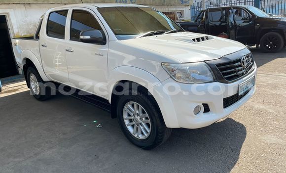 Nunua Ilio tumika Toyota Hilux Nyeupe Gari ndani ya Maputo nchini Maputo Nunua Ilio tumika Toyota Hilux Nyeupe Gari ndani ya Maputo nchini Maputo